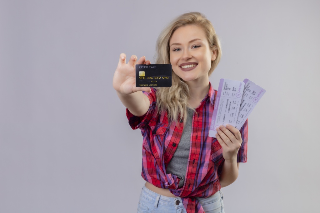 smiling-traveler-young-girl-wearing-red-shirt-holding-credit-card-tickets-isolated-white-background.jpg билеты